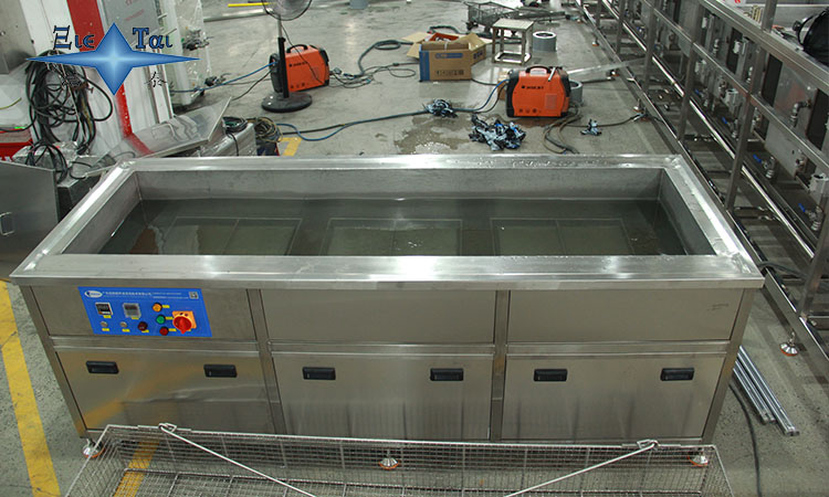 超聲波清洗機在金屬冶煉設(shè)備清洗中的應(yīng)用與優(yōu)勢