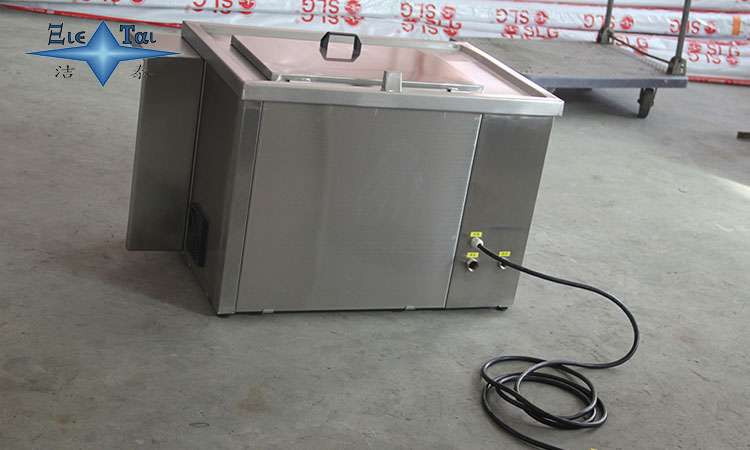 精密零件的清潔藝術(shù):超聲波清洗器的完美協(xié)同 精密零件的清潔藝術(shù):超聲波清洗器的完美協(xié)同